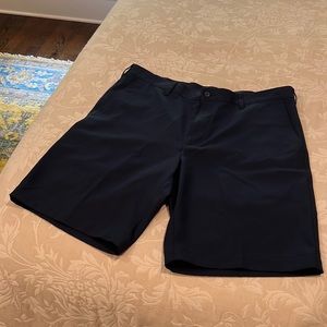 Like New PGA Tour Mens Golf Shorts